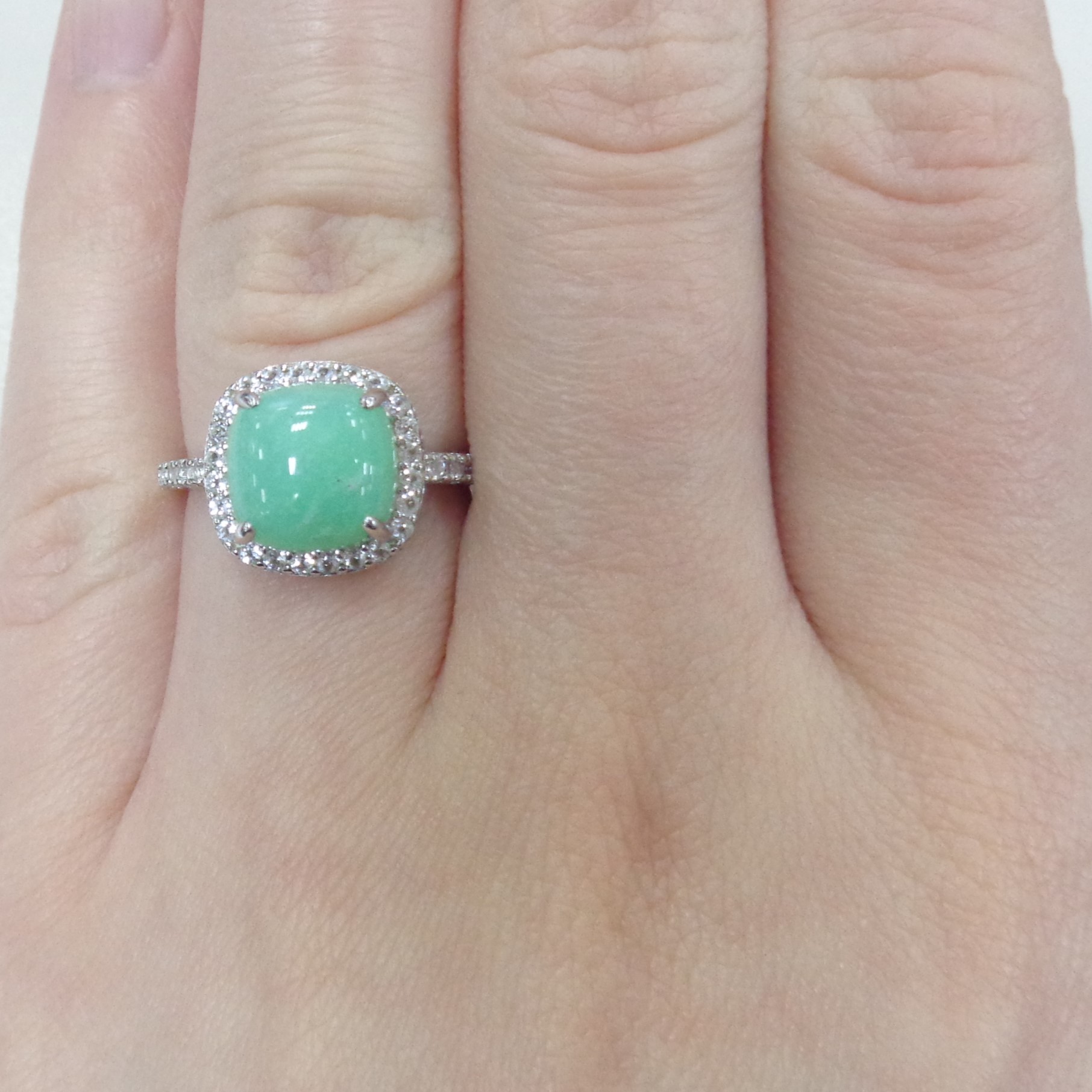 Серебряное кольцо с зеленым халцедоном